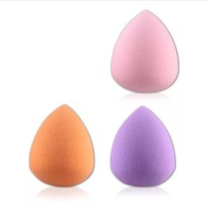 3 beauty sponges / powder puffs